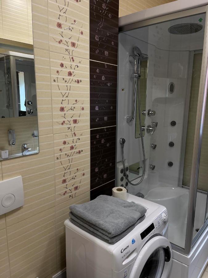 Апартаменти Комфорт, Центр Харків, Метро Наукова Charkiv Exteriör bild